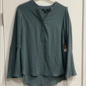 Vera wang long sleeve casual top.